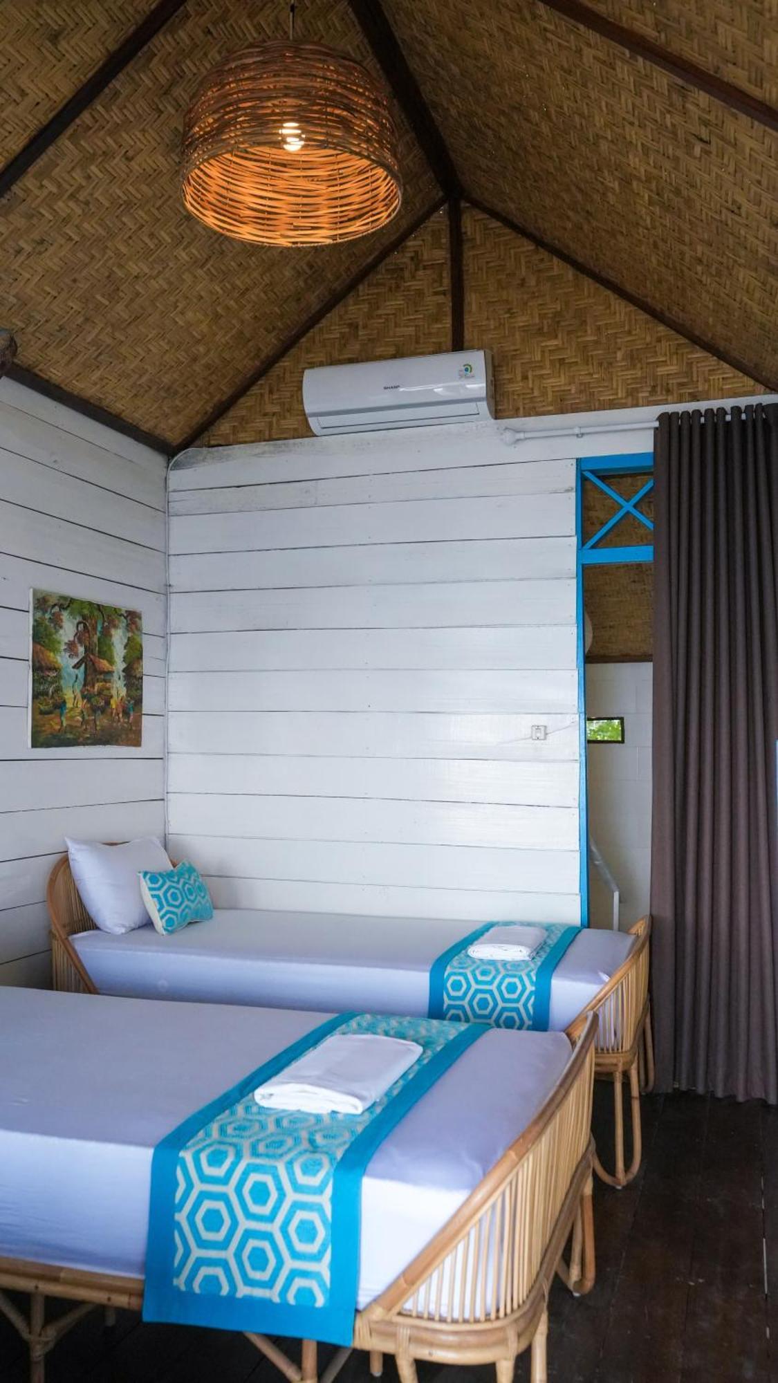 Moyo Island Resort Extérieur photo